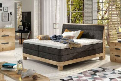 NESSA to łóżko na ramach dębowych, bez pojemnika na pościel. Charakteryzuje się kilkoma warstwami w których znajdują się: rama drewniana, materac dolny, materac górny oraz toper.
